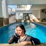 Humaima Malick Instagram - It’s a new day , new me , the sun was up and he smiled at me ❤️