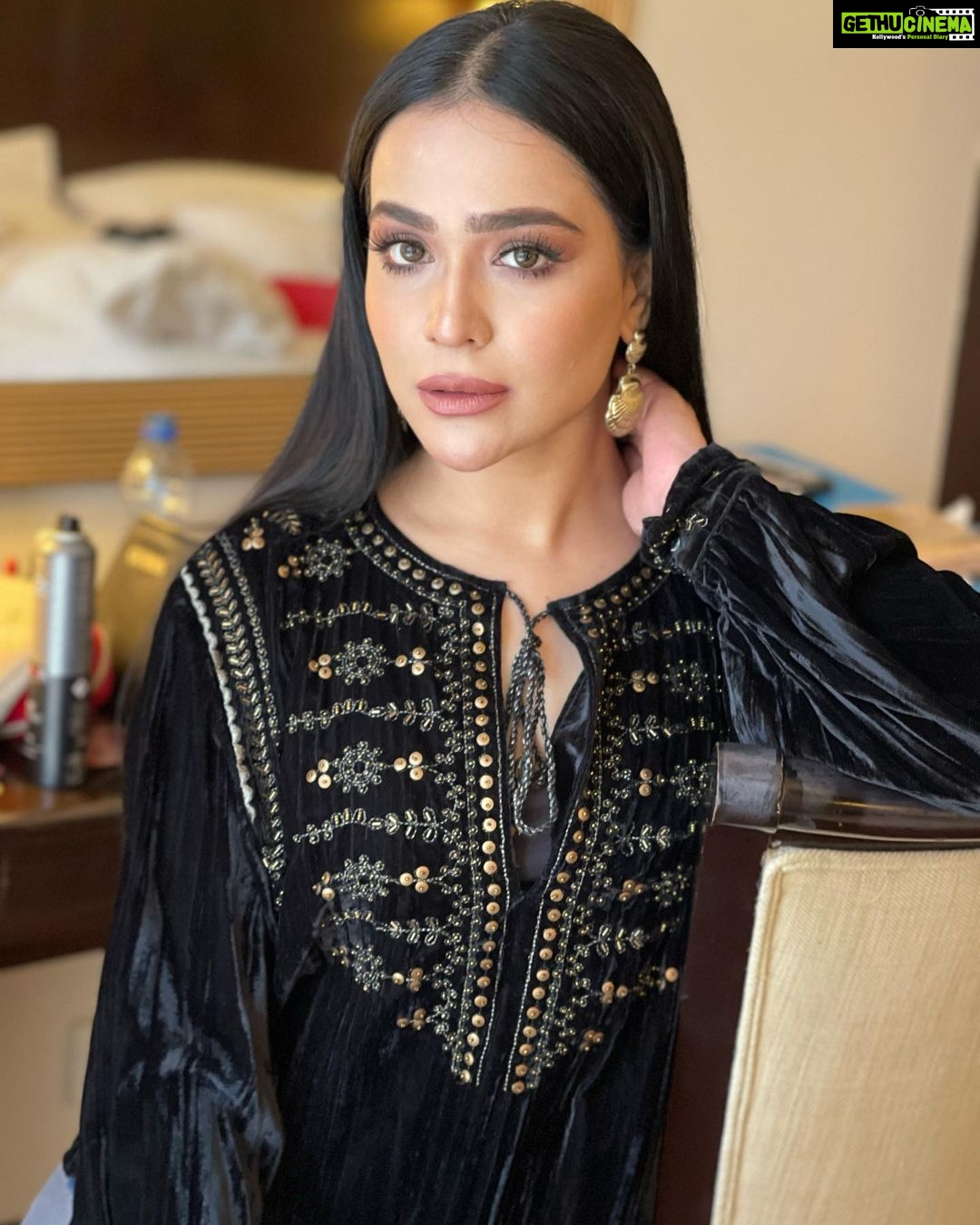 Humaima Malick Instagram - cloudy ☁️ or sharp it doesn’t matter I see my goals straight! Styled @sultan_bushra123, makeup @qaisar_baloch4 Islamabad