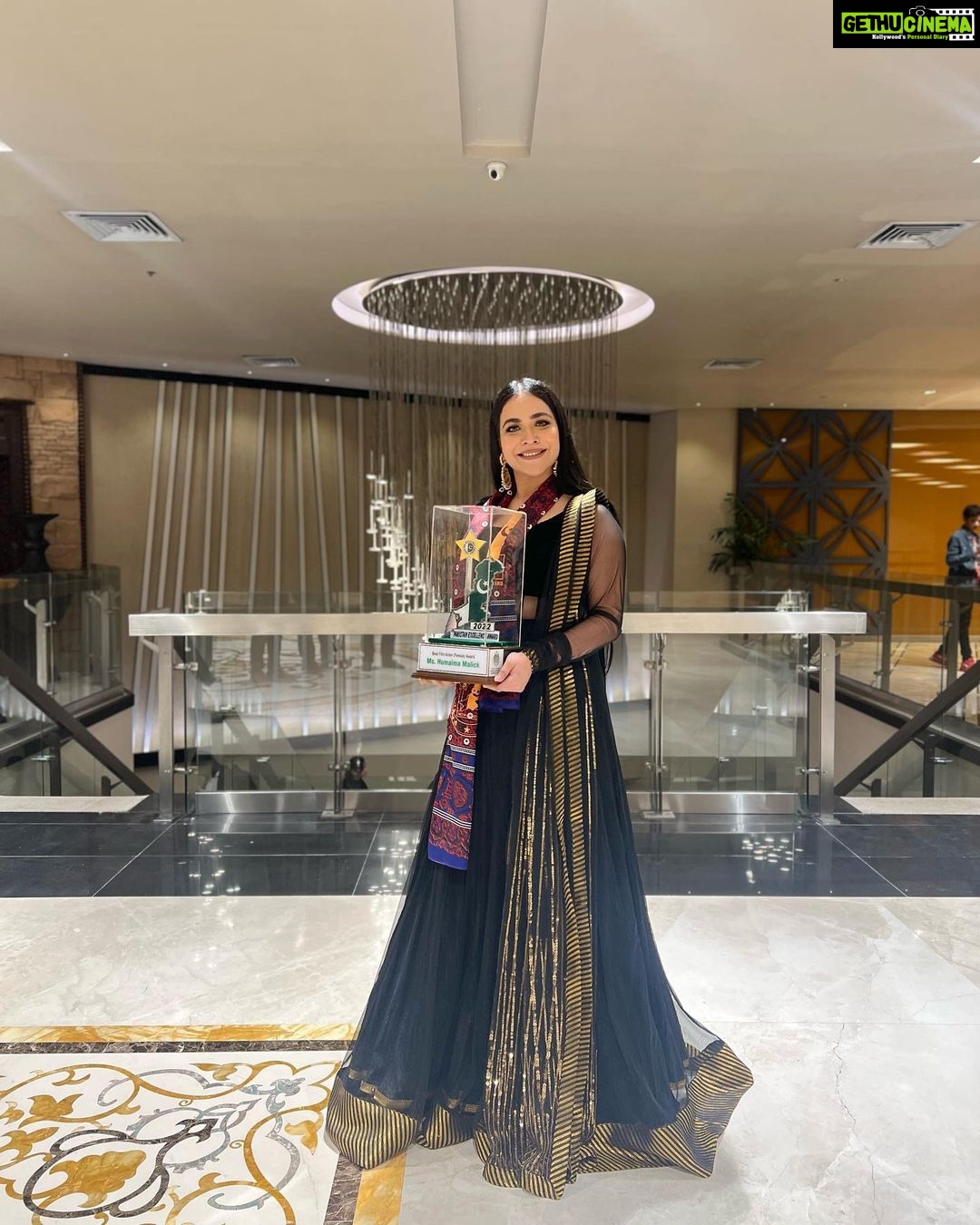 Humaima Malick Instagram - Thankyou pakistan for this ❤️ @mansoorakramofficial @humzak.makeup @shanaz.ramzi
