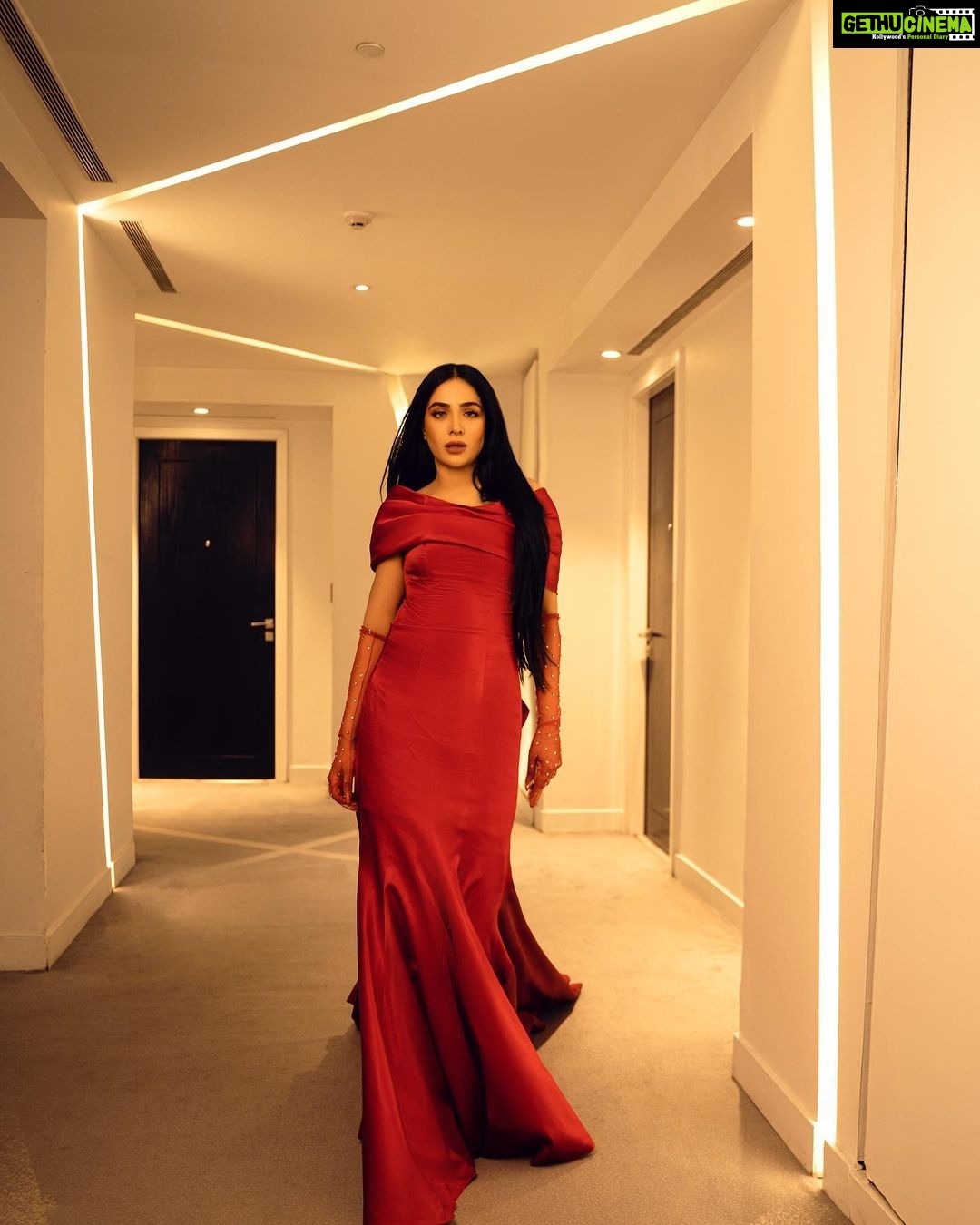 Humaima Malick Instagram - Dream that I lived was me ❤️ @luxstylepk