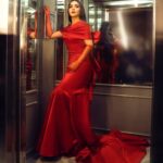 Humaima Malick Instagram - Still or Lift I didn’t feel a bit 😎#itwasallaboutme @luxstylepk @rida_aurangzaib @lulusaronline @headlinesofficial @tahira_makeup_art @arslan.azaan