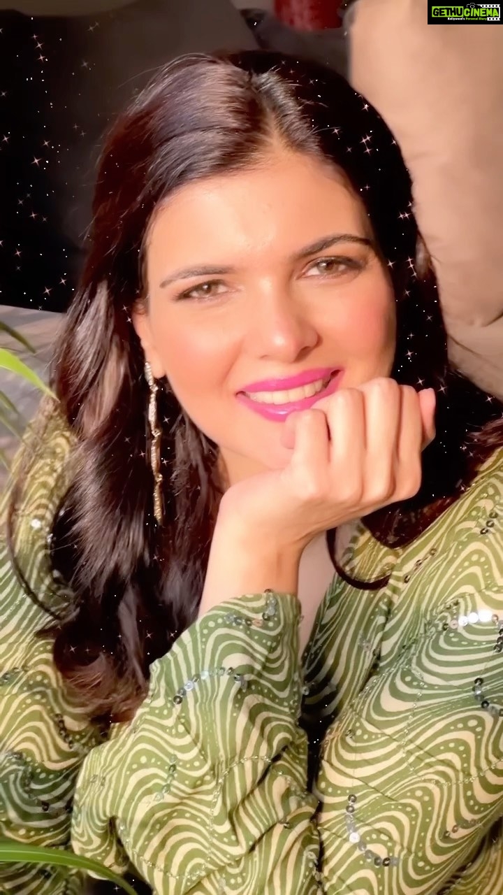 Ihana Dhillon Instagram - Sun kissed ☀️🌞 . . . . #bts #instareels #instafashion #instagood #trendingreels #trend #sunkissed #naturelover #love #ihanadhillon