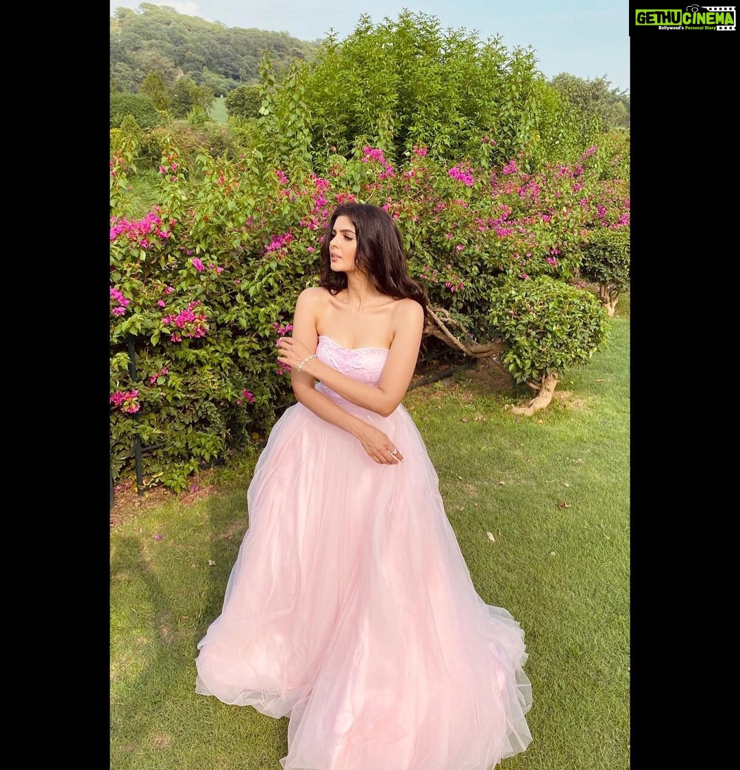Ihana Dhillon Instagram - Girl with dreams ….