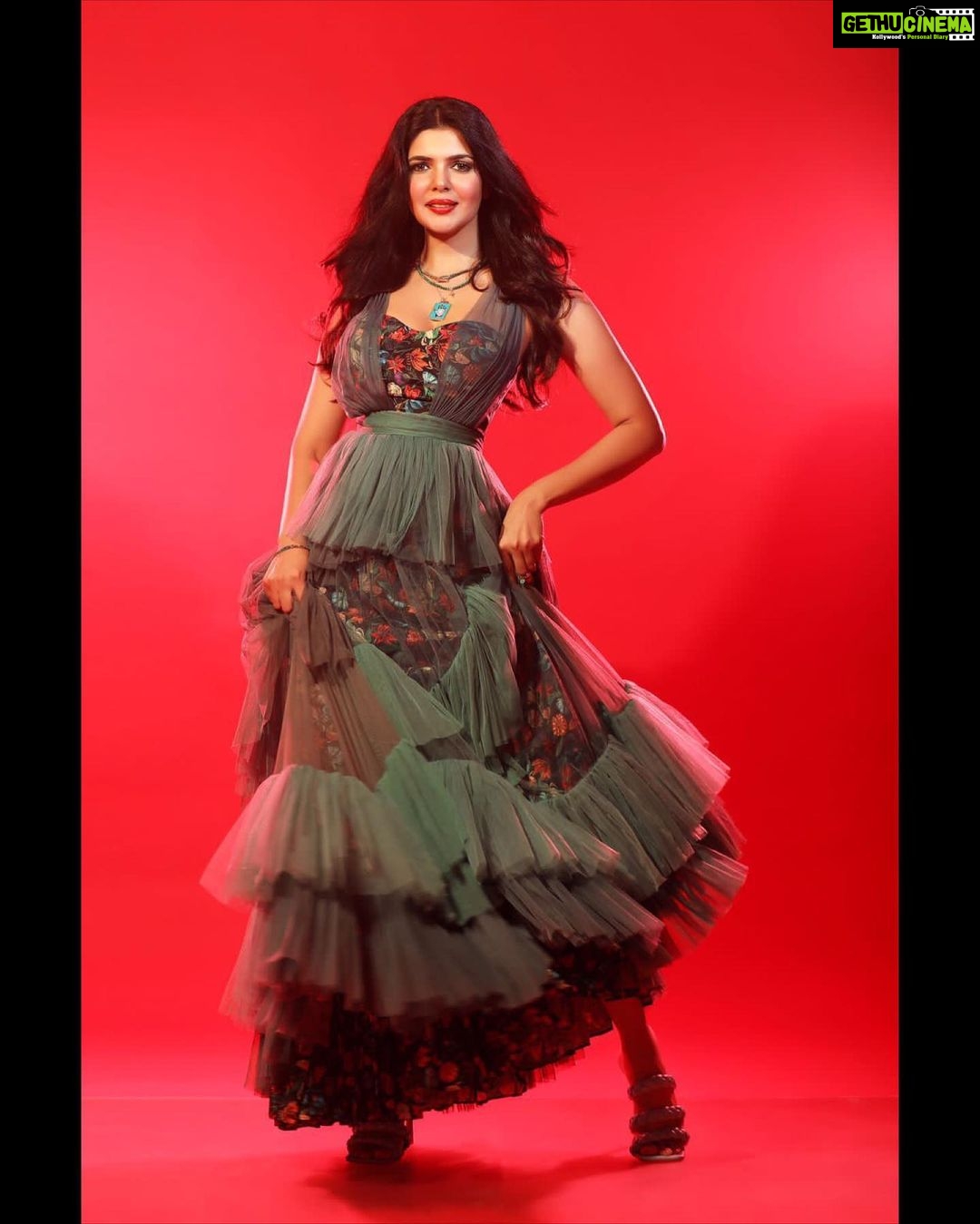 Ihana Dhillon Instagram - ❤️ ❤️ ❤️ 📸:- @rohangandotraphotographer Styled by:- @yashasvisingh19 Wearing:- @nidhiyasha Jewels:- @artios_india Footwear:- @londonrag_in
