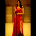 Ihana Dhillon Instagram - “ Style icon female of the year “ ❤️ Thanks @global_stardom_award for honouring me with this beauty ❣️ 📸:- @viplove_abhyankar Styled by:- @yashasvisingh19 Wearing:- @adrianpaulcouture & @adrianalexpaul Jewellery:- @pristine_jewels_by_ruby @tsaraofficial #Awardnights #glamup #nationalaward #globalnationalaward #globalnationalaward2022