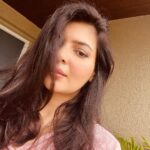 Ihana Dhillon Instagram - Just the good hair day 😜 #casualatitsbest