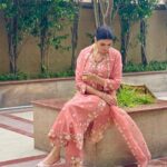 Ihana Dhillon Instagram - Jutti kasuri Pairi Na poori #punjabisuits #punjabijutti Styled by:- @yashasvisingh19 Wearing:- @labelnitibothra Jewellery:- @shillpapuriidesignerjewellery MUA:- @rajamakeover @hairbyramaartist