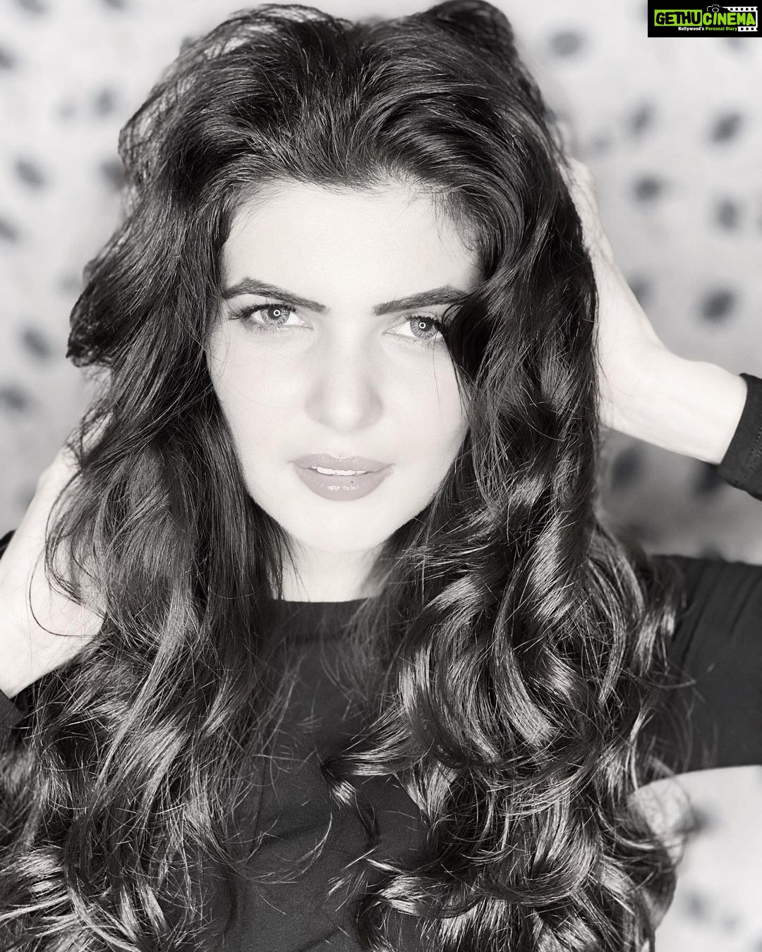 Ihana Dhillon Instagram - Why black and white ? Because colour 🌈 can be too demanding.