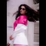 Ihana Dhillon Instagram - Life in metro 🚦 . . . . . 📷: @viplove_abhyankar Mumbai - मुंबई