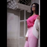 Ihana Dhillon Instagram - Life in metro 🚦 . . . . . 📷: @viplove_abhyankar Mumbai - मुंबई