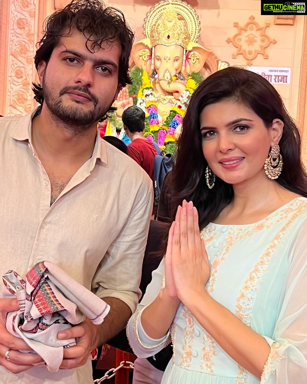 Ihana Dhillon Instagram - Ganpati Bappa Morya 🙏🙏🙏❤️❤️❤️ Thank you Ganpati Bappa for everything 🙏🙏 #andhericharaja #ganpati #ganpatibappamorya #ganpati2022 #festive #mumbai #love #ihanadhillon गणपती बाप्पा मोरया