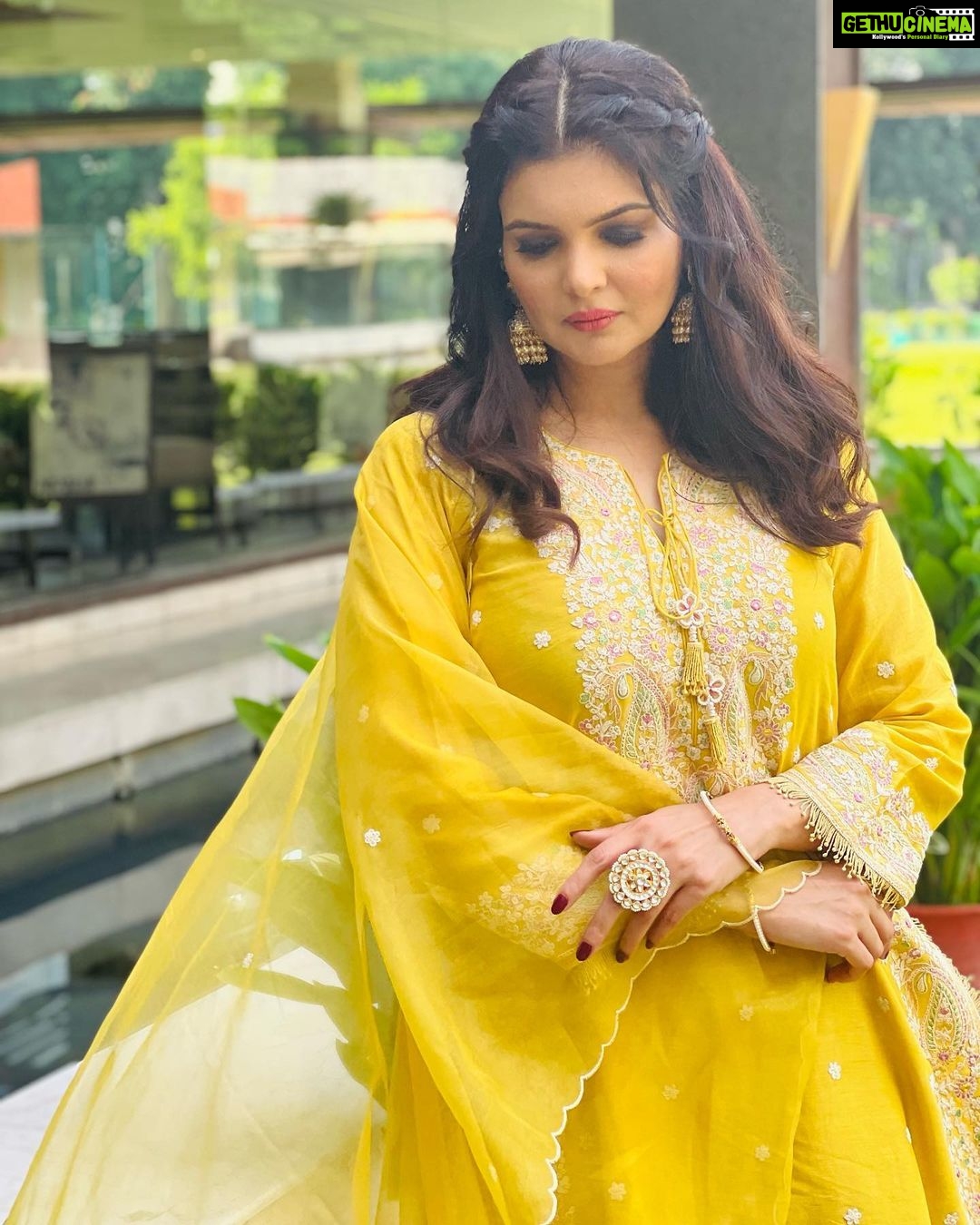 Ihana Dhillon Instagram - #bhootuncletusigreatho Releasing - 26th of august 😊 #moviepromotions Styled by:- @yashasvisingh19 Wearing:- @labelnitibothra Jewellery:- @shillpapuriidesignerjewellery Makeup :- @rajamakeover Hair :- @hairbyramaartist