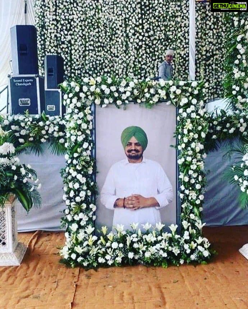 Ihana Dhillon Instagram - 💔🙏🙏🙏 RIP #sidhumoosewala You will always live in our heart 🙏🙏 Waheguru 🙏