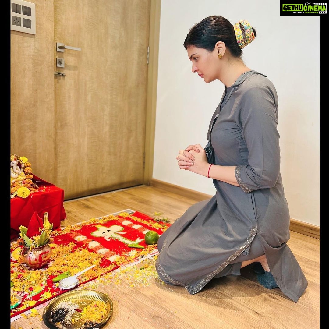 Ihana Dhillon Instagram - New beginning 🙏🙏🙏🙏