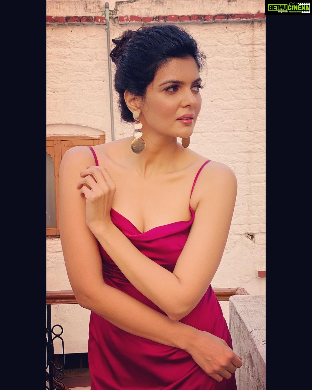 Ihana Dhillon Instagram - Tumko dekha toh yeh khayal aaya ❣️