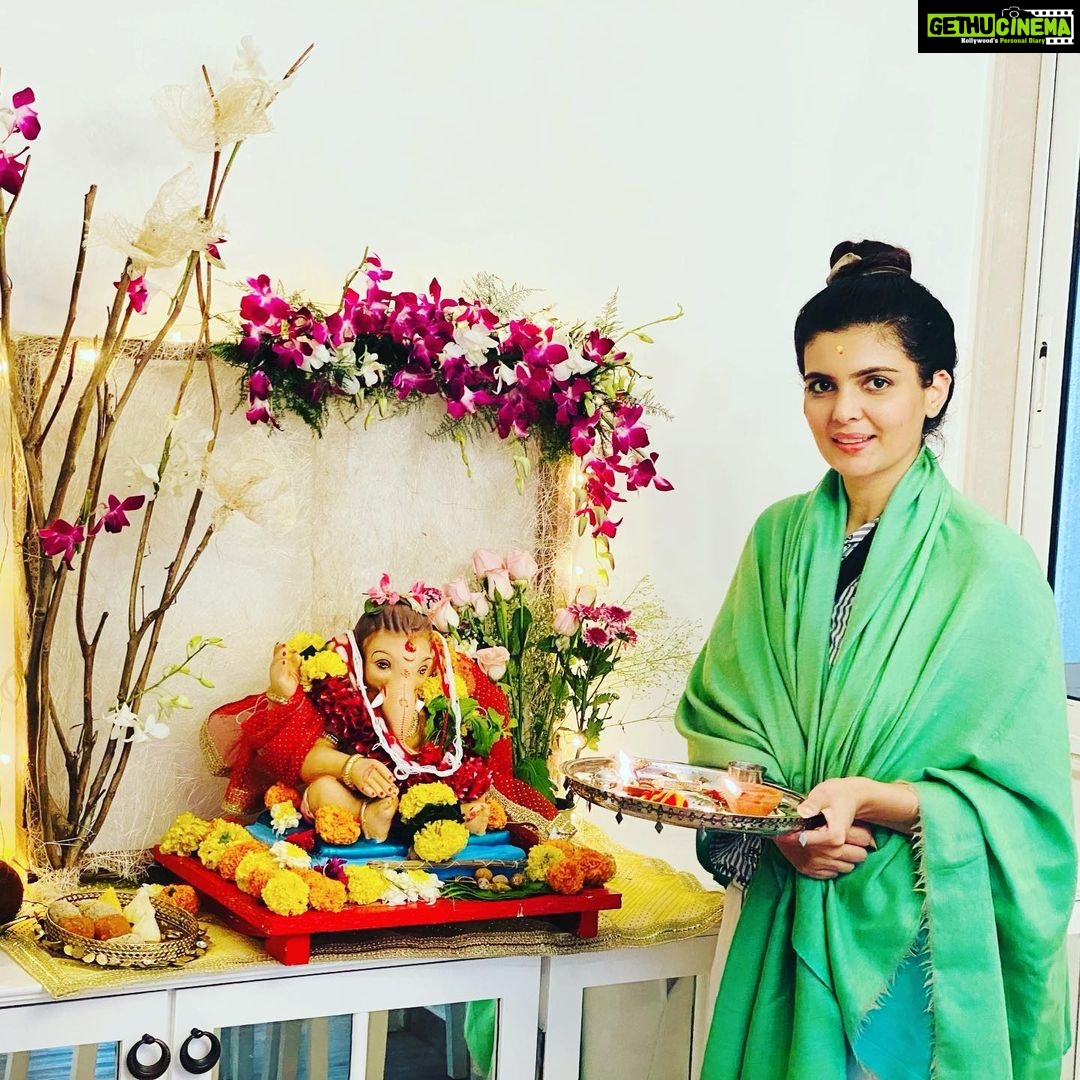 Ihana Dhillon Instagram - May Lord Ganesha bless you and your family with good fortune and wisdom and remove all obstacles. Happy Ganesh Chaturthi 🙏 #happyganeshchaturthi🙏