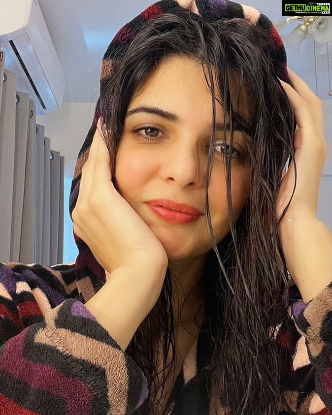 Ihana Dhillon Instagram - Itni si hasi Itni si khushi Itna sa tukda pyaar ka ... We all are going through some tough phase of life but with each other’s love and support this tough time too shall pass 🙏 We all are together in this and anybody can reach me anytime for any kind of support.. I love you all 🤗 #2021lockdown #staysafe #weareinthistogether #stayhome #staysafe