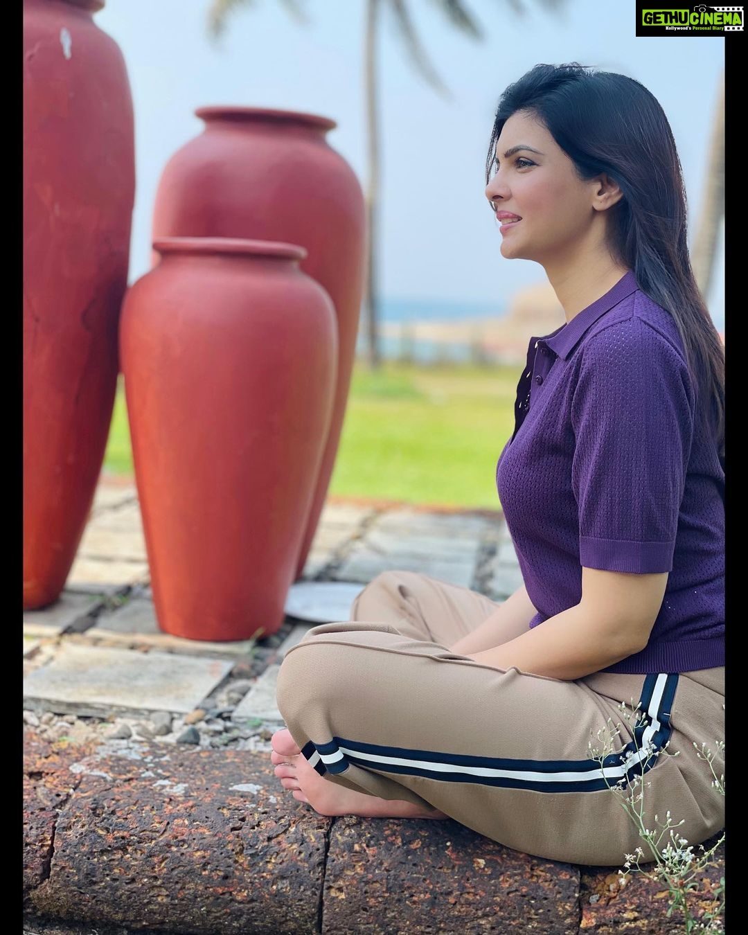 Ihana Dhillon Instagram - If only you can go through difficult times with inner grace, every situation you face will be an opportunity to enhance your life. ~~~~~~~~~ - Sadhguru #quoteoftheday @sadhguru