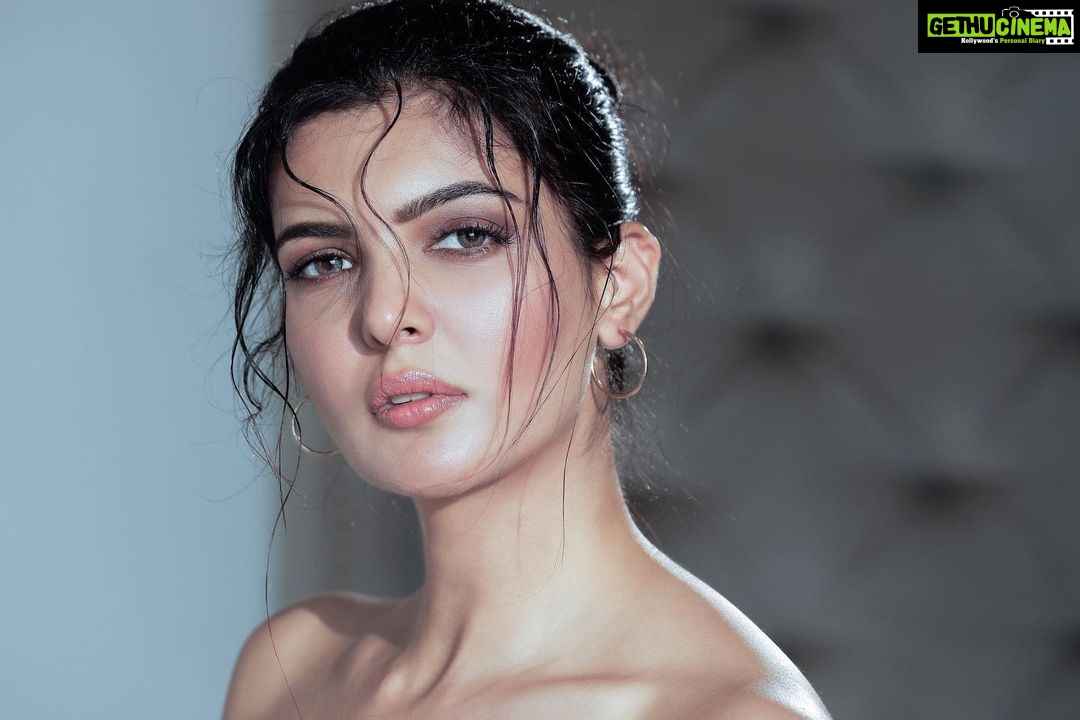 Ihana Dhillon Instagram - “Eyes talk” . . . . . Photography @rohangandotraphotographer #grace #eyes #photography #deepthoughts #makeup #hairstyles #natural #pose #mumbai #actor #love #ihanadhillon