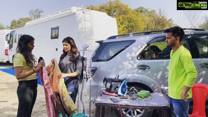 Ihana Dhillon Instagram - When i get free time on set 🤣🤣🤣 BTS “Kachiyan Kachiyan Neendran “ New music video with my favourite team 😊 @tseries.official @jubin_nautiyal @navjitbuttar @realkaranmehra @abhishek_as_it_is #musicvideo #punjab #shoot Bassi Pathana
