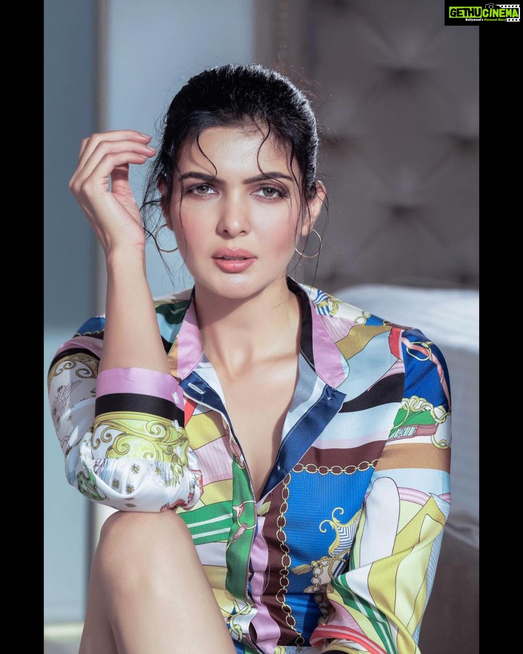 Ihana Dhillon Instagram - Seek, Flourish, Blooomm. ~Tess Guinery ....................................................................................................................................photography @rohangandotraphotographer