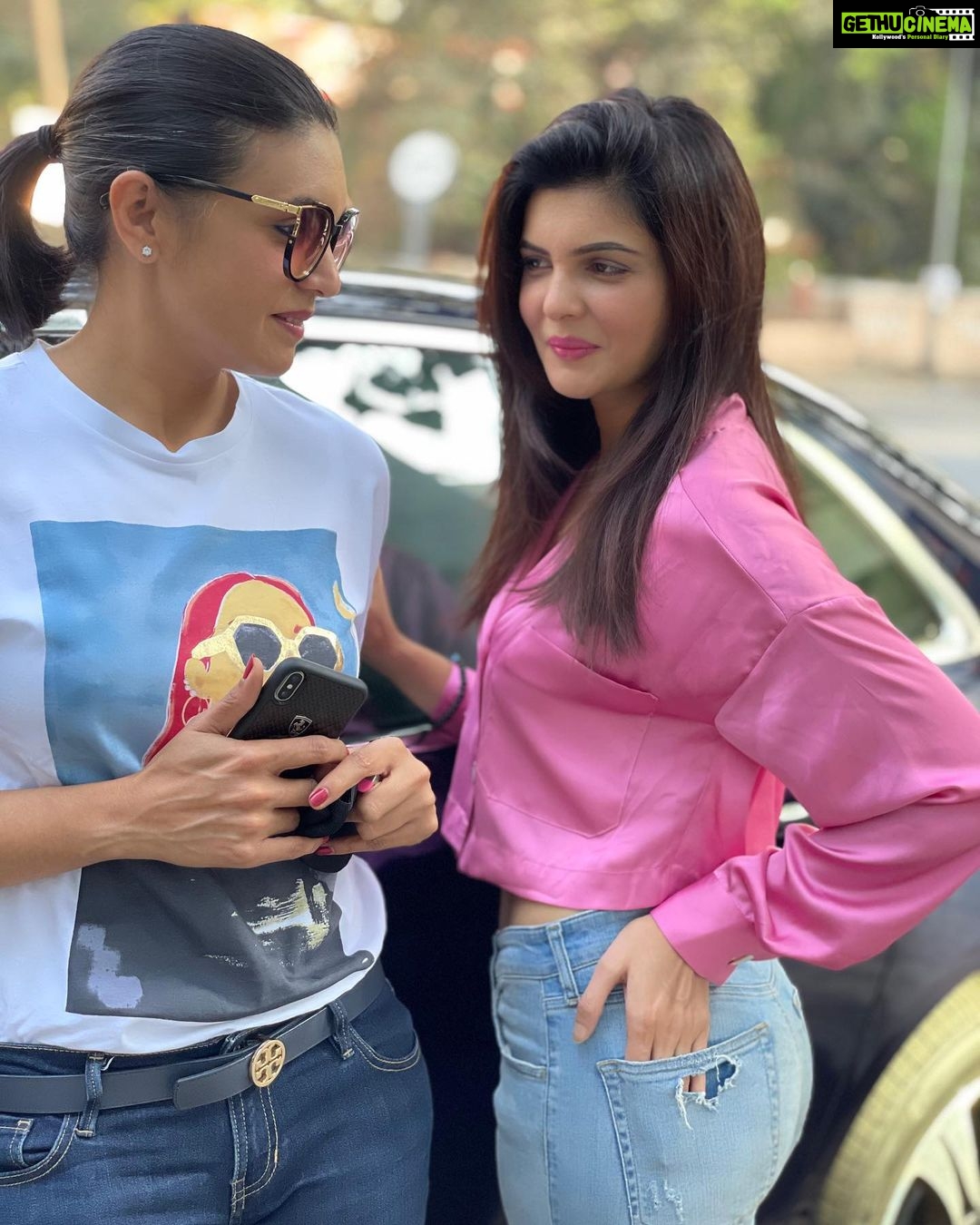 Ihana Dhillon Instagram - I smile because you are my sister . I laugh because you canβt do anything about it. ππ€£π€£ #siblinglove Happy birthday @kirandhilon .. love you tons ππ . . . . #birthdaywishes #family