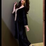 Ihana Dhillon Instagram – 🖤
🖤 
🖤
🖤

Styled by:- @yashasvisingh19
Wearing:- @roze.india
Jewellery:- @rimayu07 
MUA @rajamakeover 
Hair @hairbyramaartist
