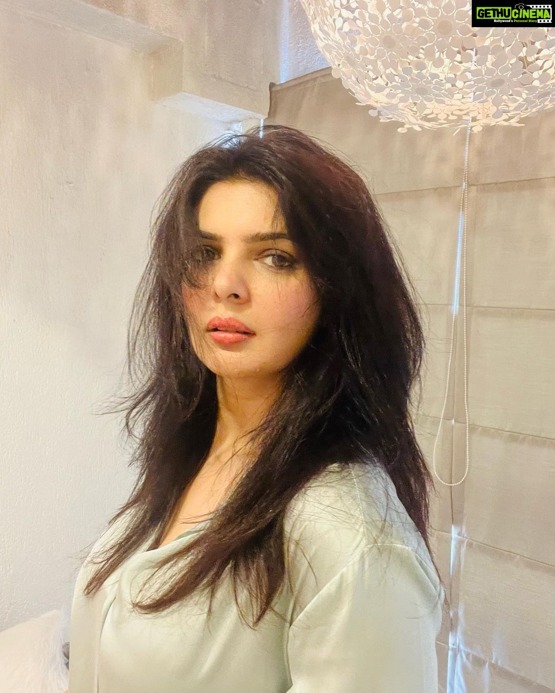 Ihana Dhillon Instagram - Perfectly imperfect 😉