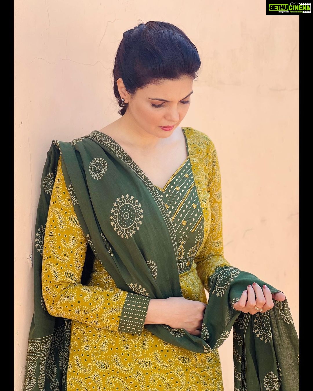 Ihana Dhillon Instagram - “Happy Baisakhi “ May this harvest season bring endless joy and prosperity to you and your family . #happybaisakhi2023