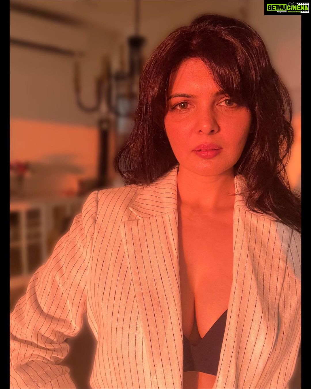 Ihana Dhillon Instagram - MONDAY you are killing me …
