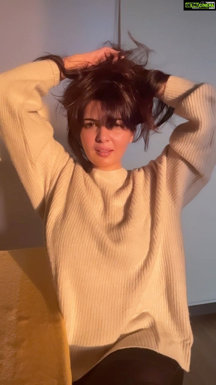 Ihana Dhillon Instagram - Sheeshe nu tared pe gye … * * * * #punjabisongs #portrait #goodhairday #candid #naturalhairstyles #sunset #goldenhour #instagood #instamood #trending #love #ihanadhillon