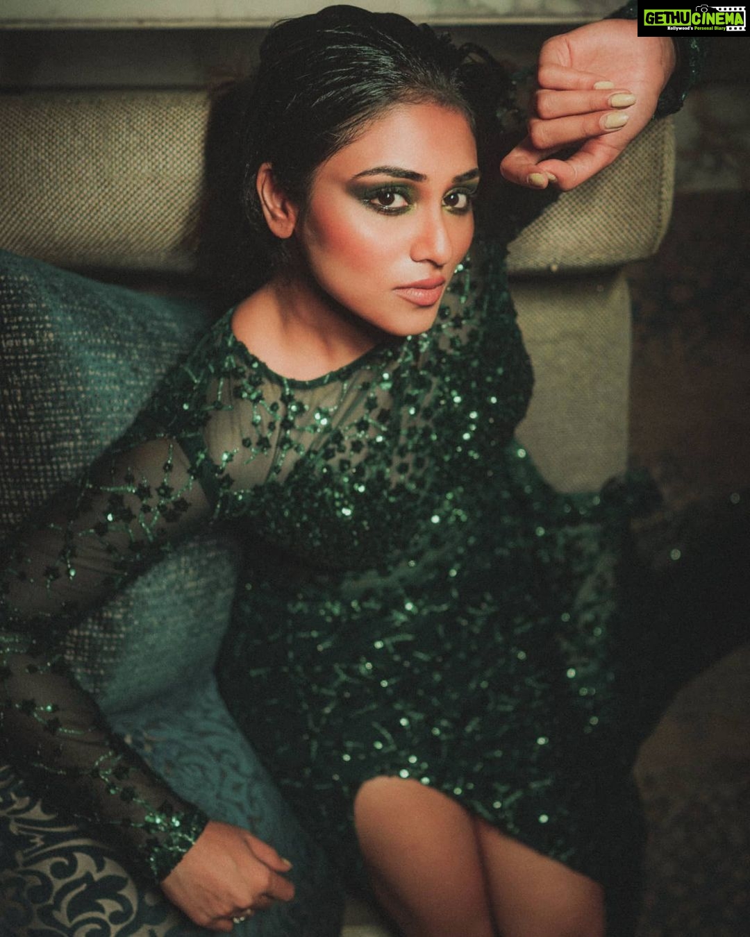 Indhuja Ravichandran Instagram - A Flower Does Not Think Of Competing To The Flower Next To It. "IT JUST BLOOMS". He Definitely Know How To Light Up The Look...@suresh.menon 📸 - @anirudh.sriknth Hair - @pinkylohar Concept & Creative - @thetravelleraa Hyatt Regency Chennai