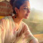 Indhuja Ravichandran Instagram - Believe In The Magic Of Simple Moments Hava A Happy ஞாயிற்றுக் கிழமை 🌞 #sunvibes #goldenhour