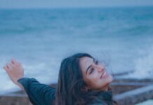 Indhuja Ravichandran Instagram - MoOd 😉 . . . 📸 @cinematographer_gautham Nellore