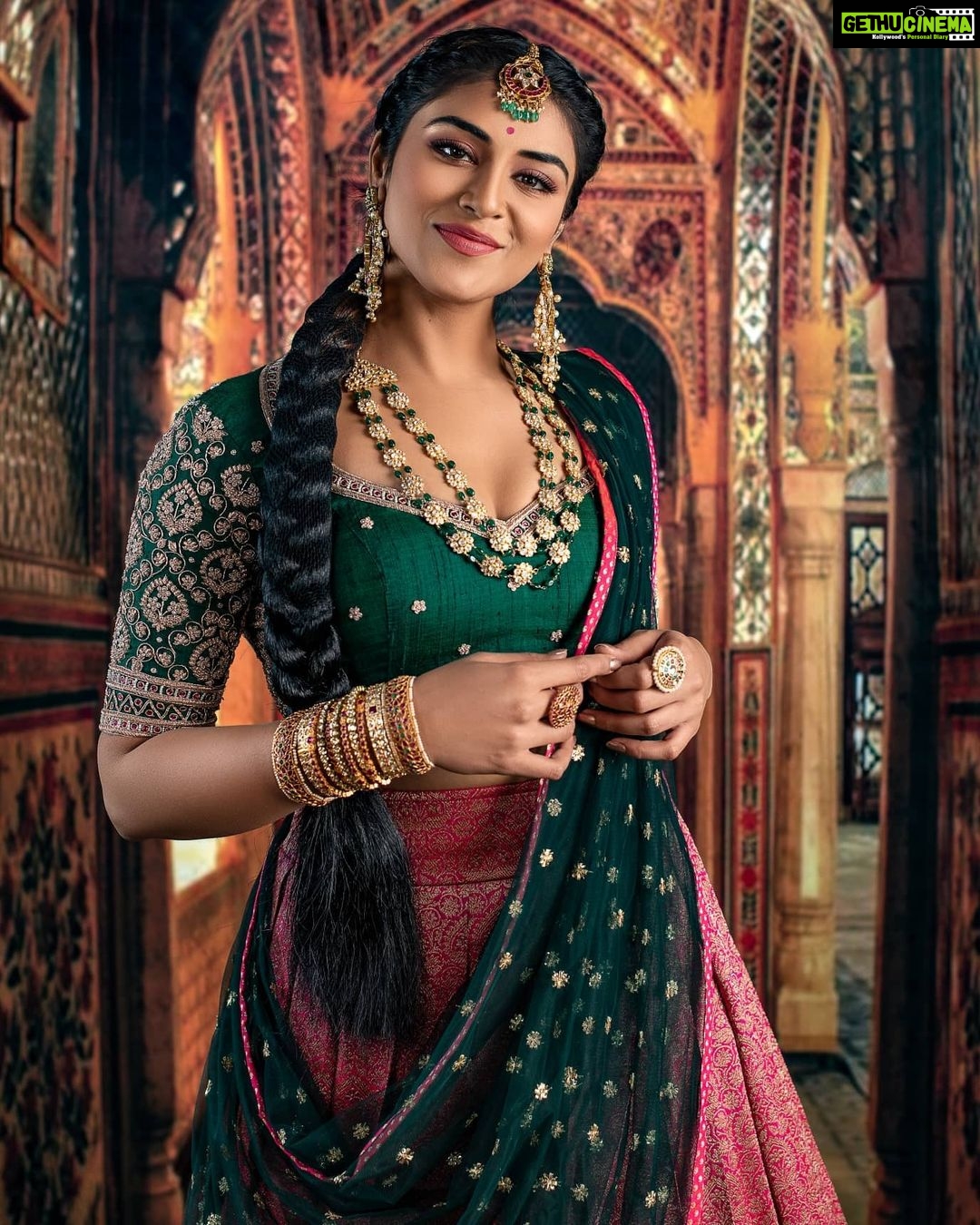 Indhuja Ravichandran Instagram - "When I Discover Who I Am, I Will Be Free" Happy Freedom Day 🇮🇳 "Vandhe Matharam" Shot by @ganesh_toasty . . Makeover @makeupibrahim Hair @vijayaraghavan_hairstylist3133 . . Jewelry @bcos_its_silver . . Outftit & Styling @studio149