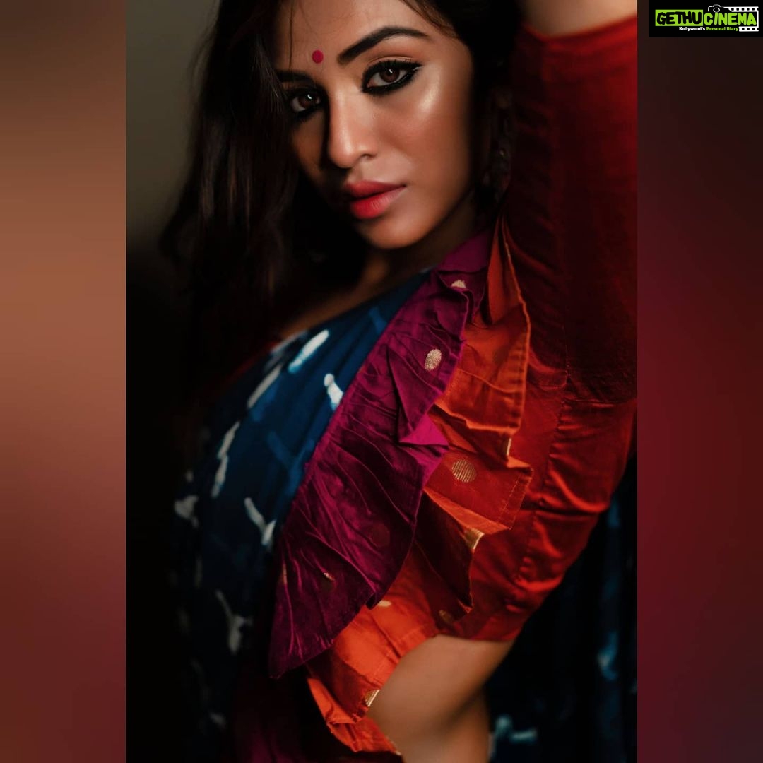 Indhuja Ravichandran Instagram - "DO NOT WAIT TO STRIKE TILL THE IRON IS HOT BUT MAKE IT HOT BY STRIKING.βπ« Photography @soozanapvan Hair & Make up @renuka_mua Styling @beingroofa Outfit @colorsandmirrors Studio: @studio24chennai