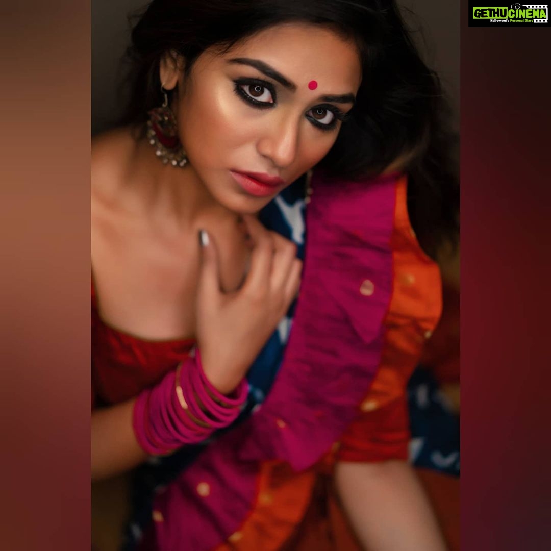 Indhuja Ravichandran Instagram - "DO NOT WAIT TO STRIKE TILL THE IRON IS HOT BUT MAKE IT HOT BY STRIKING.βπ« Photography @soozanapvan Hair & Make up @renuka_mua Styling @beingroofa Outfit @colorsandmirrors Studio: @studio24chennai
