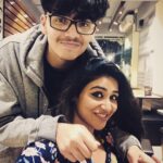 Indhuja Ravichandran Instagram – My Bangalore memories are overflowing with unlimited FOOD ! ICECREAMS ! Burgers ! Pastas ! Cakes etcczzzz with my foodie bro @adi_.nrn23 🙈and ofcourse !!My selfies without fail 😅
#missingbangloredays #mywhiteybro #huntforfood #MoOd !