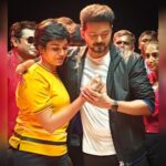 Indhuja Ravichandran Instagram – Yeh !! This is how my birthday became so precious this year with @arrahman sir🥰
Tnq Vijay sir ❤️U created this moment🤗

#myalltimefavourite❤️ #arrahman 
#lovlyhuman #thalapathyvijay #alwayscute #atlee #agsentertainment 
#bigil #vaembu #birthdaycelebration #01aug2019 #singapenneysongshoot