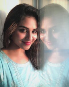 Indhuja Ravichandran Instagram - It’s ok to wear a dark lipstick at times !!! What say 😉
#redlove #redlipstick #Alittleblush #Alittlekajal #nomakeup #glowwiththesunshine ❤️
Follow me in #heloapp Helo Id : 487491941