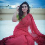 Indhuja Ravichandran Instagram - Happy vinayagar chathurthi 🌺 In the name of ganesha, lets pray for a fresh and happy world. Everything is getting better, Everything will be alright, On this day, i wish good health and happy life for each and every one. All good..all good ♥️ Wardrobe : @thenmozhidesigns Earrings : @original_narayanapearls #happyvinayagarchathurthi #jaiganesha #letsbeginfresh