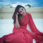 Indhuja Ravichandran Instagram - Happy vinayagar chathurthi 🌺 In the name of ganesha, lets pray for a fresh and happy world. Everything is getting better, Everything will be alright, On this day, i wish good health and happy life for each and every one. All good..all good ♥️ Wardrobe : @thenmozhidesigns Earrings : @original_narayanapearls #happyvinayagarchathurthi #jaiganesha #letsbeginfresh