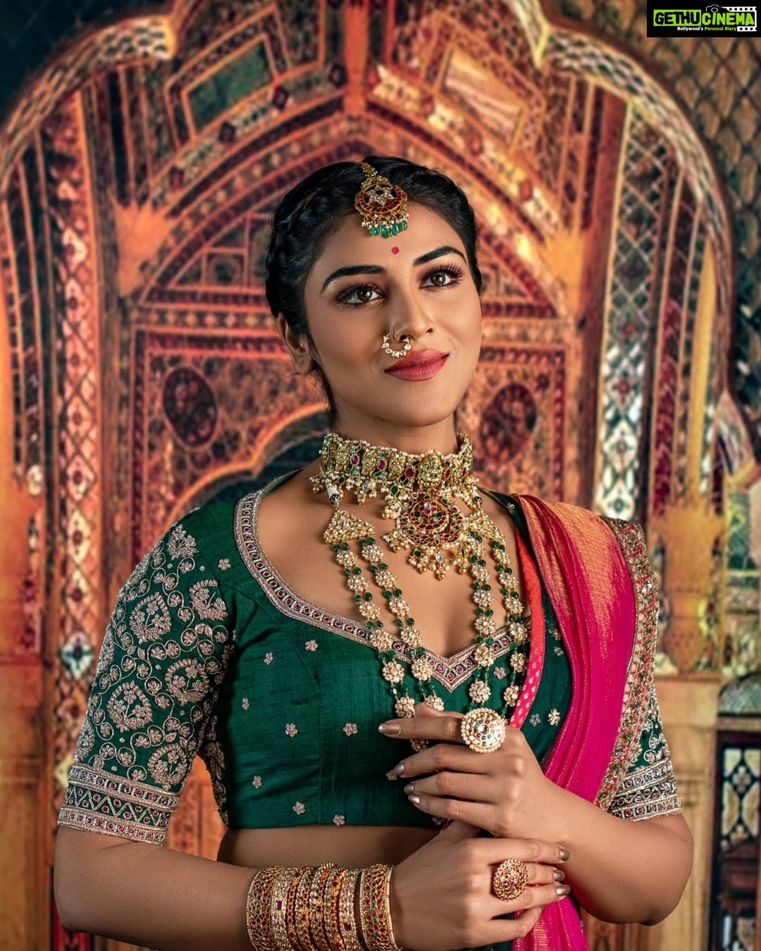 Indhuja Ravichandran Instagram - "When I Discover Who I Am, I Will Be Free" Happy Freedom Day 🇮🇳 "Vandhe Matharam" Shot by @ganesh_toasty . . Makeover @makeupibrahim Hair @vijayaraghavan_hairstylist3133 . . Jewelry @bcos_its_silver . . Outftit & Styling @studio149