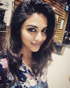 Indhuja Ravichandran Instagram - My Bangalore memories are overflowing with unlimited FOOD ! ICECREAMS ! Burgers ! Pastas ! Cakes etcczzzz with my foodie bro @adi_.nrn23 🙈and ofcourse !!My selfies without fail 😅
#missingbangloredays #mywhiteybro #huntforfood #MoOd !