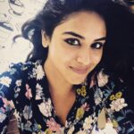 Indhuja Ravichandran Instagram - My Bangalore memories are overflowing with unlimited FOOD ! ICECREAMS ! Burgers ! Pastas ! Cakes etcczzzz with my foodie bro @adi_.nrn23 🙈and ofcourse !!My selfies without fail 😅 #missingbangloredays #mywhiteybro #huntforfood #MoOd !