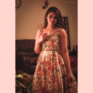 Indhuja Ravichandran Instagram - On a personal level, I think dressing is such a form of expression, and when you do events, it's important to feel as though you are authentically yourself.
#abiramiawards2020 
Wardrobe @adhiktha_by_sn
Shot by @cinematographer_gautham
