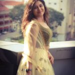 Indhuja Ravichandran Instagram - Happy Sunday Shot by @cinematographer_gautham Wardrobe @adhiktha_by_sn #selfmakeup #newyearevent #singapore Hotel Boss Singapore