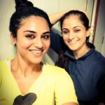 Indhuja Ravichandran Instagram - Always an inspiration for me... had a wonderful time with u @simranrishibagga ... years passed but ur style remains the same when u dance... #anandavikatancinemaawards #ReharsalTime #loveforsimran #goodhearted