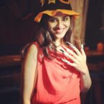 Indhuja Ravichandran Instagram - “6th Avenue Resto Bar Anna Nagar” #halloweenfestival #brothersisterfuntime @cinematographer_gautham @mad_hoooo @prabhu_vijaytv