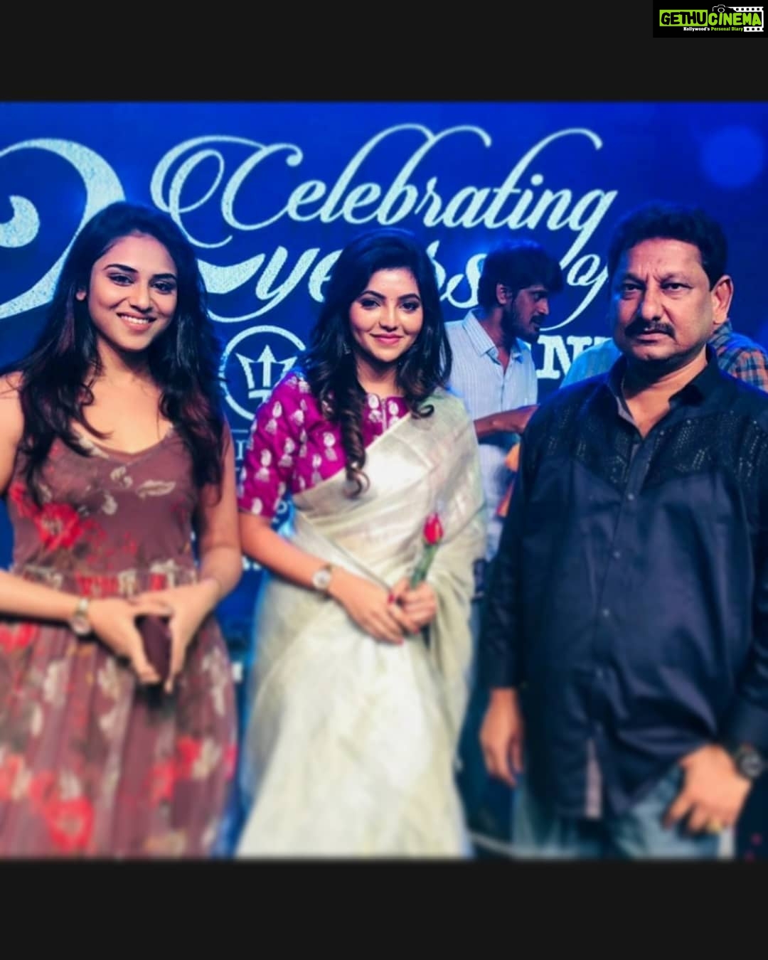 Indhuja Ravichandran Instagram - Had a wonderful fun night with @swayam_06 @athulyaofficial @gjpradeepkumar @onlynikil @aishwarya4547 in #TridentArt25thYearCelebration💃 My hearty wishes to Trident Ravindran sir.,